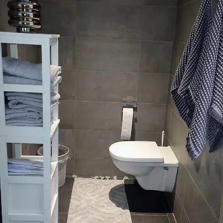 Maurers Schlierseetraum 6, 455 Mit 42 Qm Neu Renoviert, Erdgeschoss Mit Eingezaeunter Terrasse In Ruhiger Lage Am Kirchbichlweg 8 Schliersee