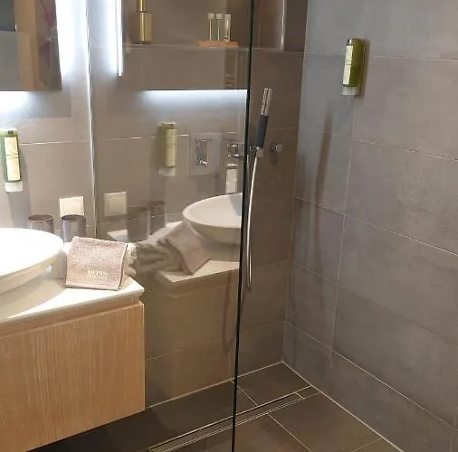 Апартаменты Maurers Schlierseetraum 6, 455 Mit 42 Qm Neu Renoviert, Erdgeschoss Mit Eingezaeunter Terrasse In Ruhiger Lage Am Kirchbichlweg 8 Шлирзе